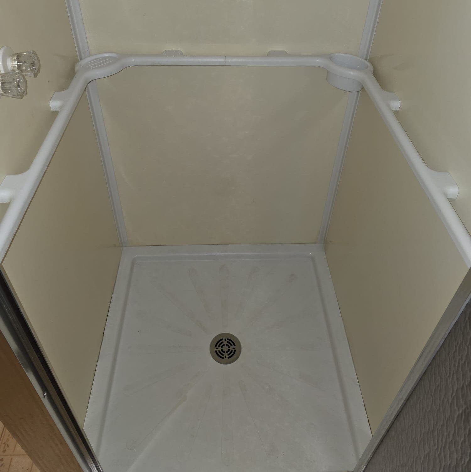 Deep Cleaning Bathroom in Appleton After