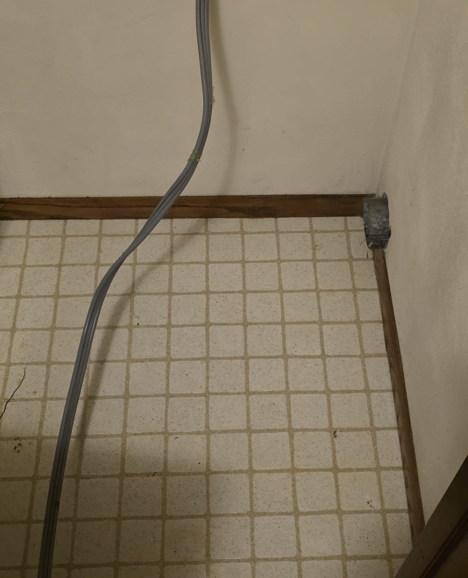 Move out cleaning laundry room behind-washer appleton wi